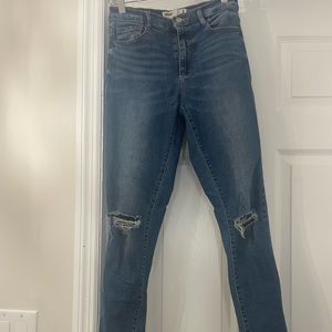 Blue skinny jeans with rips and the knees